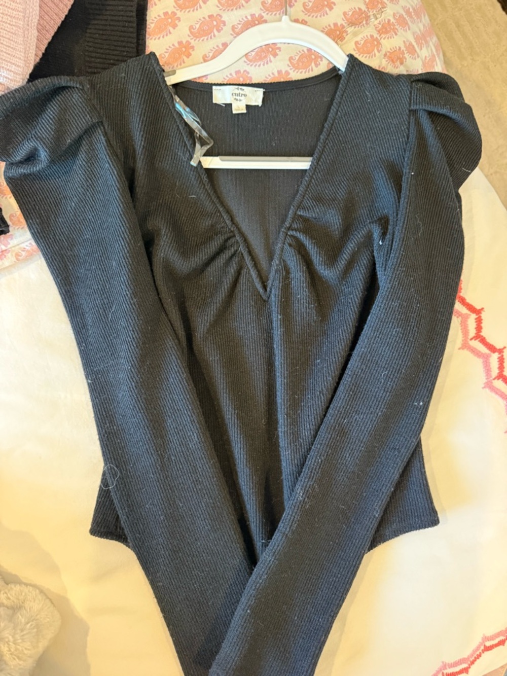 entro Black Ribbed V-Neck Puff Shoulder Bodysuit